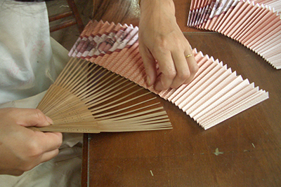 Folding Fans and Fan Stands Japanese paper products from Kyoto